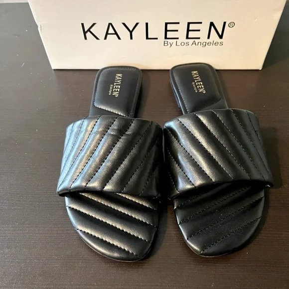 Black slip on sandals, size 8 - Picture 2 of 3